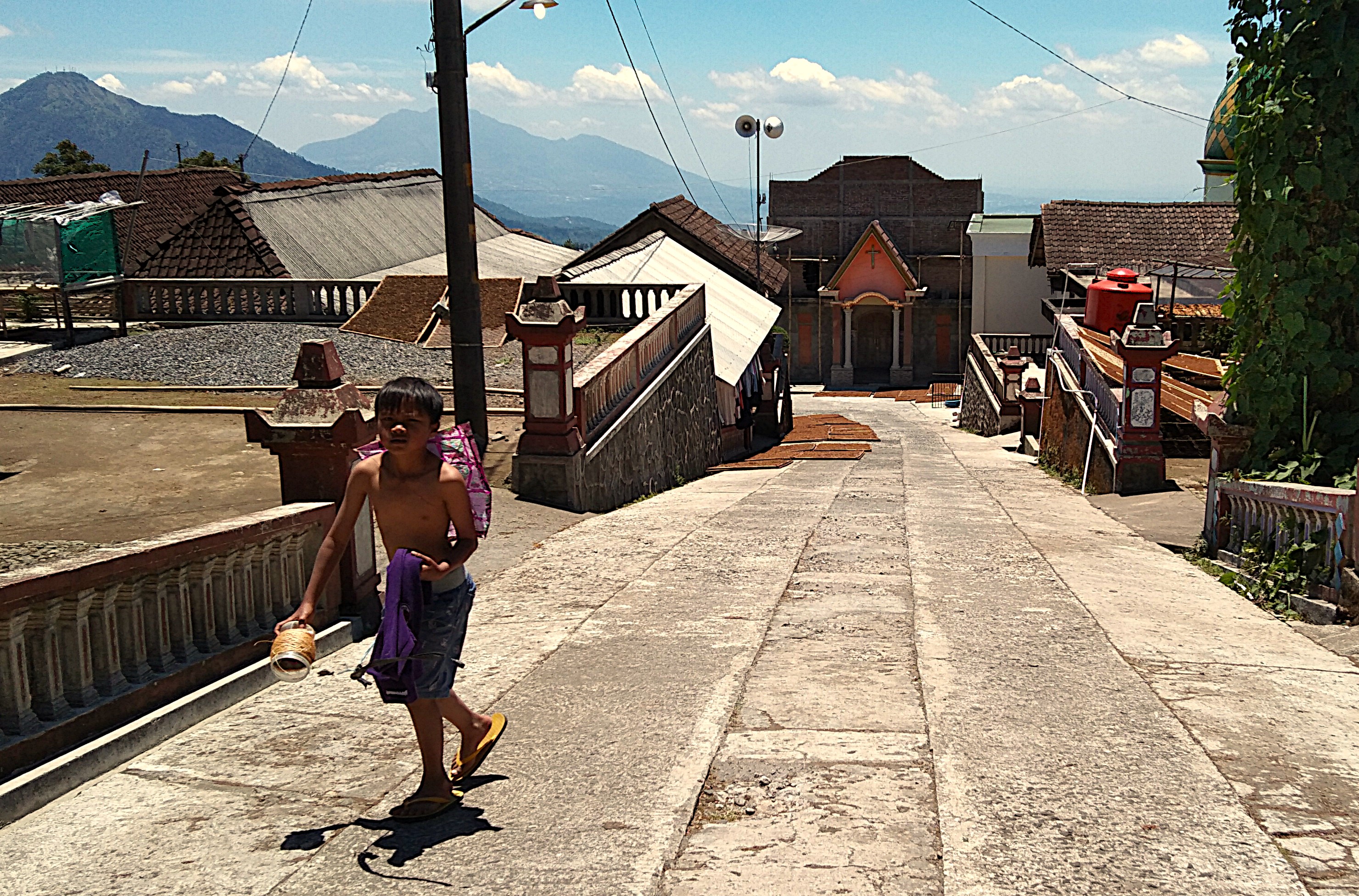 A Boy, a Kite, and the Walk Home That Reveals the Rhythm of Village Life